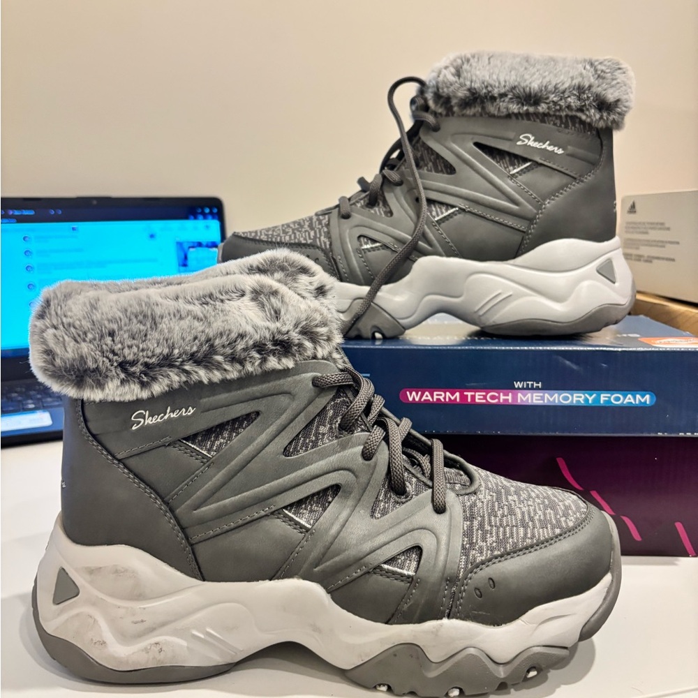 Skechers D’Lites 3.0 Space Day Gray Winter Rain Boots with Cozy Comfort size 9